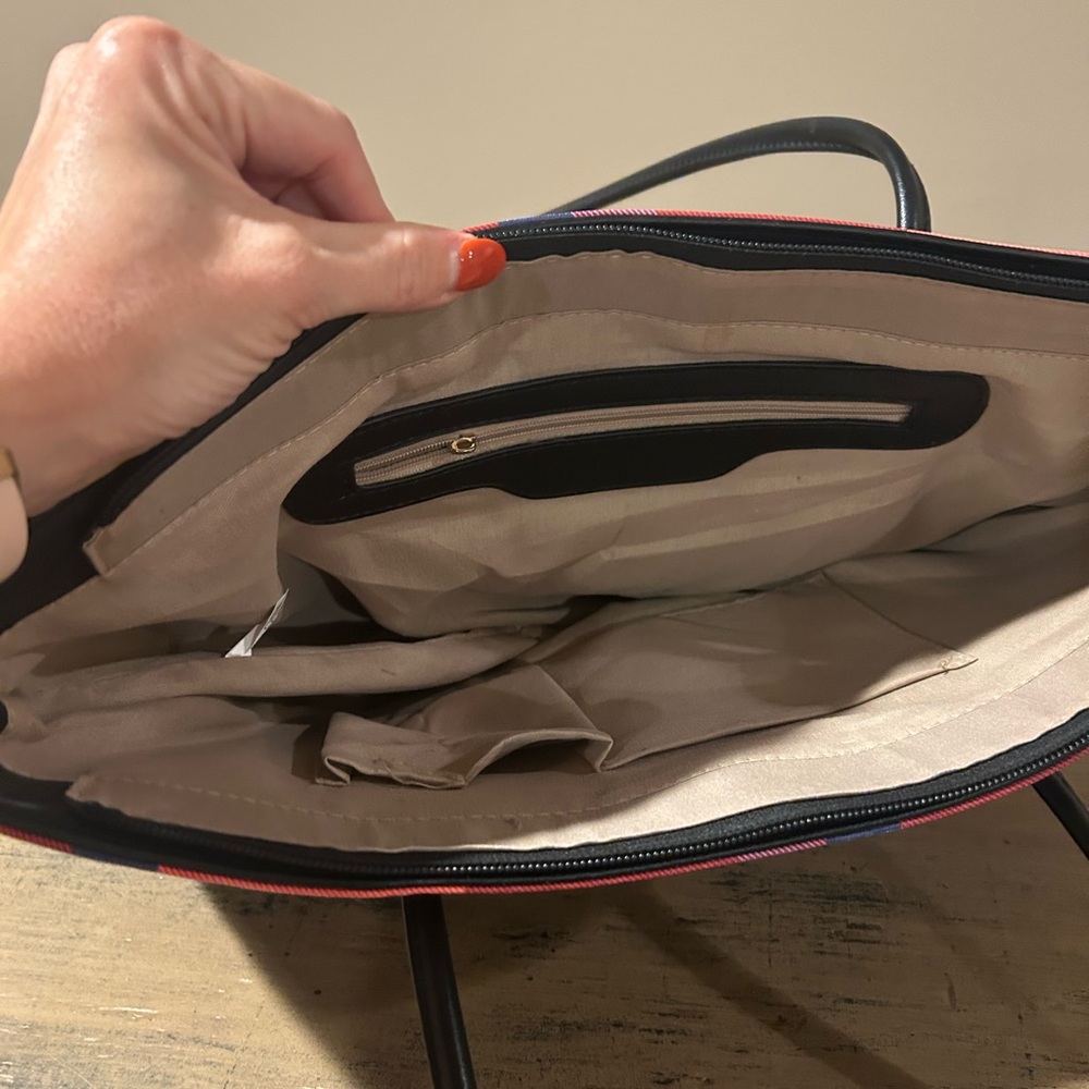 MKF Handbag - Picture 5 of 5